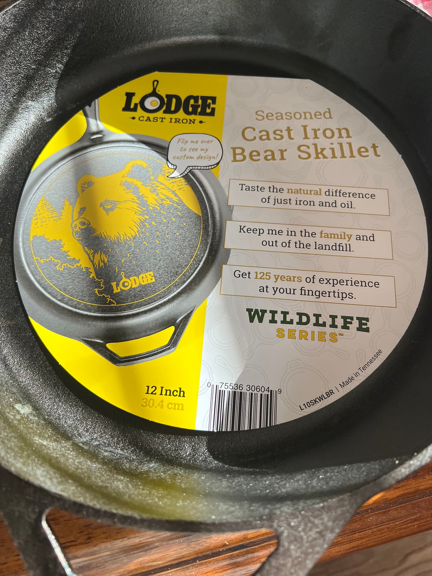 Lodge Wildlife Bear Cast Iron Skillet - 12in