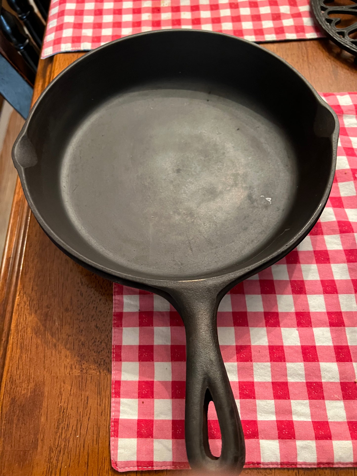 Large three notch number seven skillet