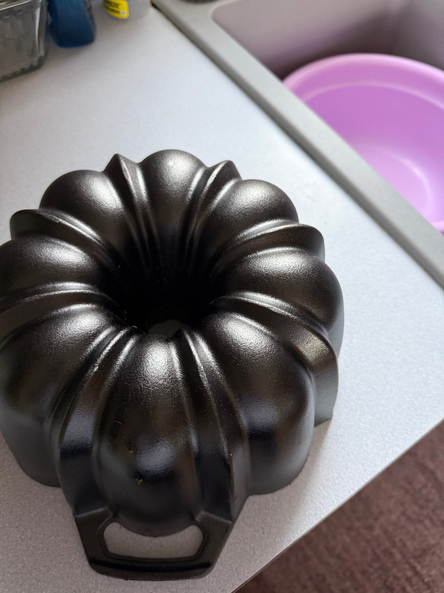 Cast iron FLUTED cake pan