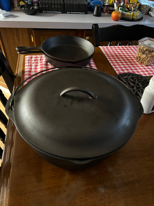 #10 Dutch oven