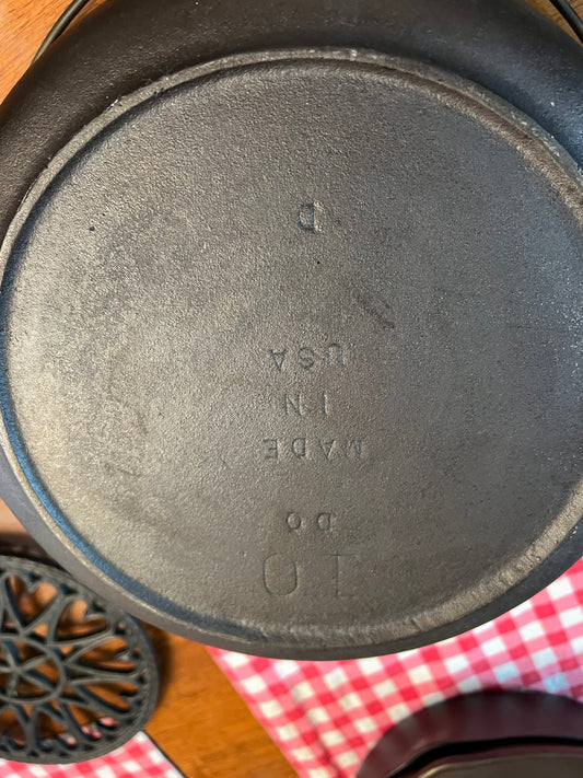 Large three notch number seven skillet