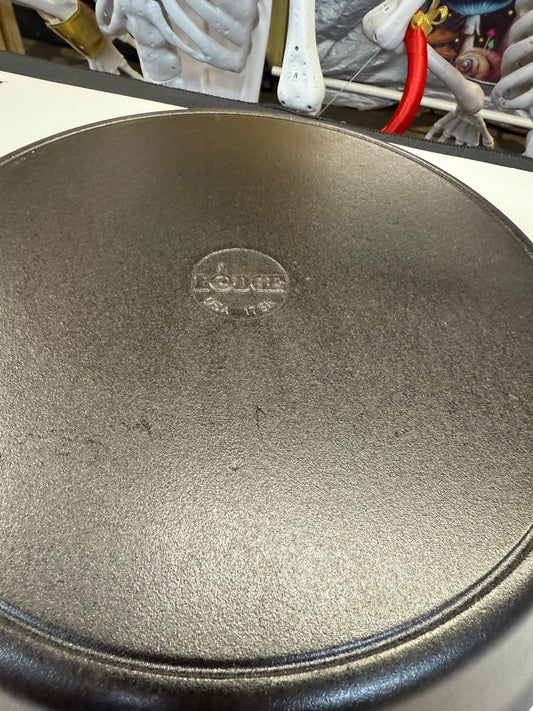 17 inch double handle skillet