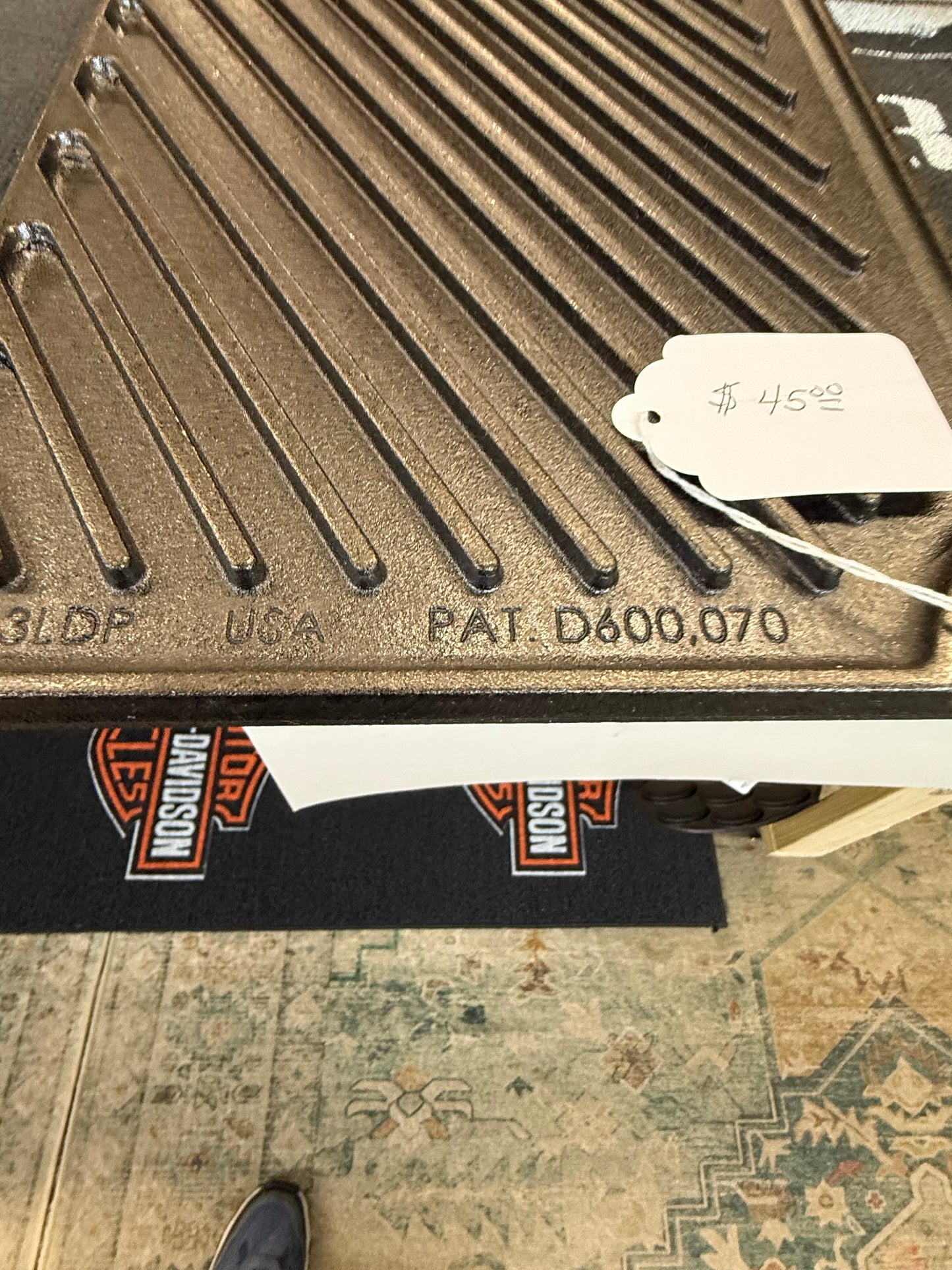 Cast iron grill pan