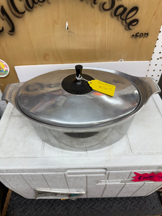 Vintage MCM Griswold #99 Aluminum Dutch Oven Roaster & Trivet