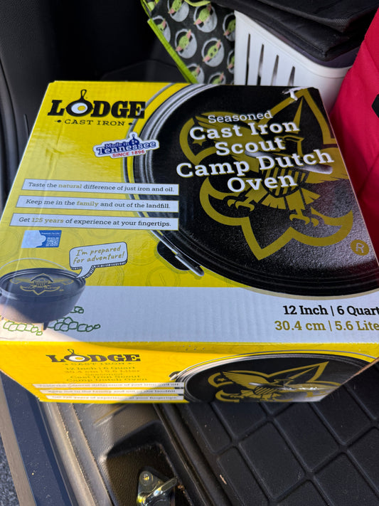 Cast iron Scout Dutch oven