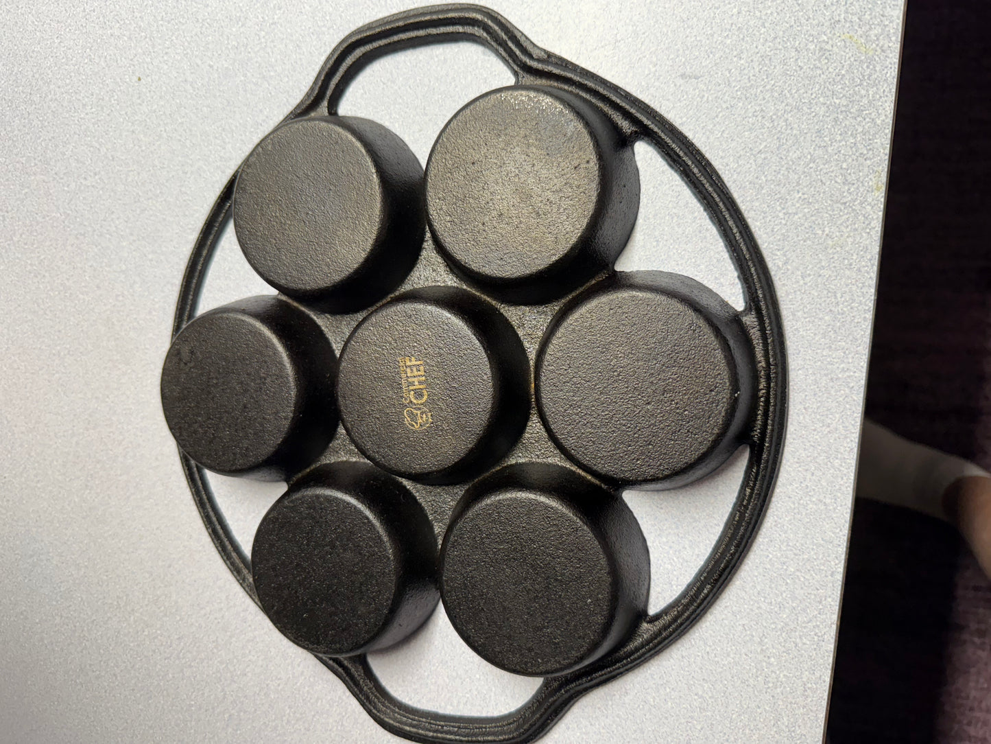 COMMERCIAL CHEF Cast Iron Biscuit Pan, Pre-seasoned Cast Iron Cookware for Muffins & Scones