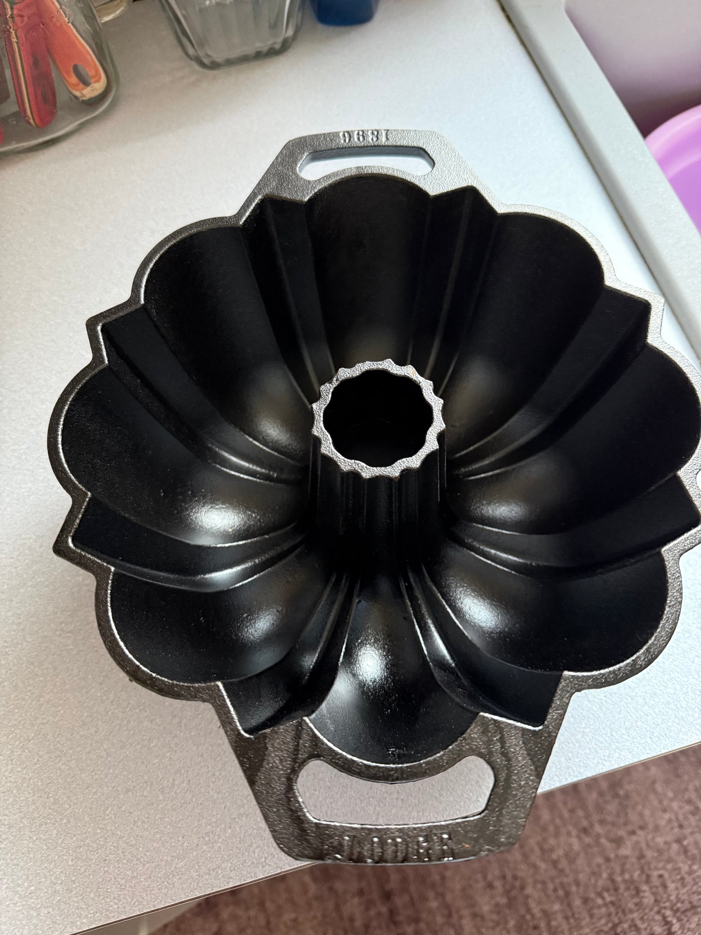 Cast iron FLUTED cake pan