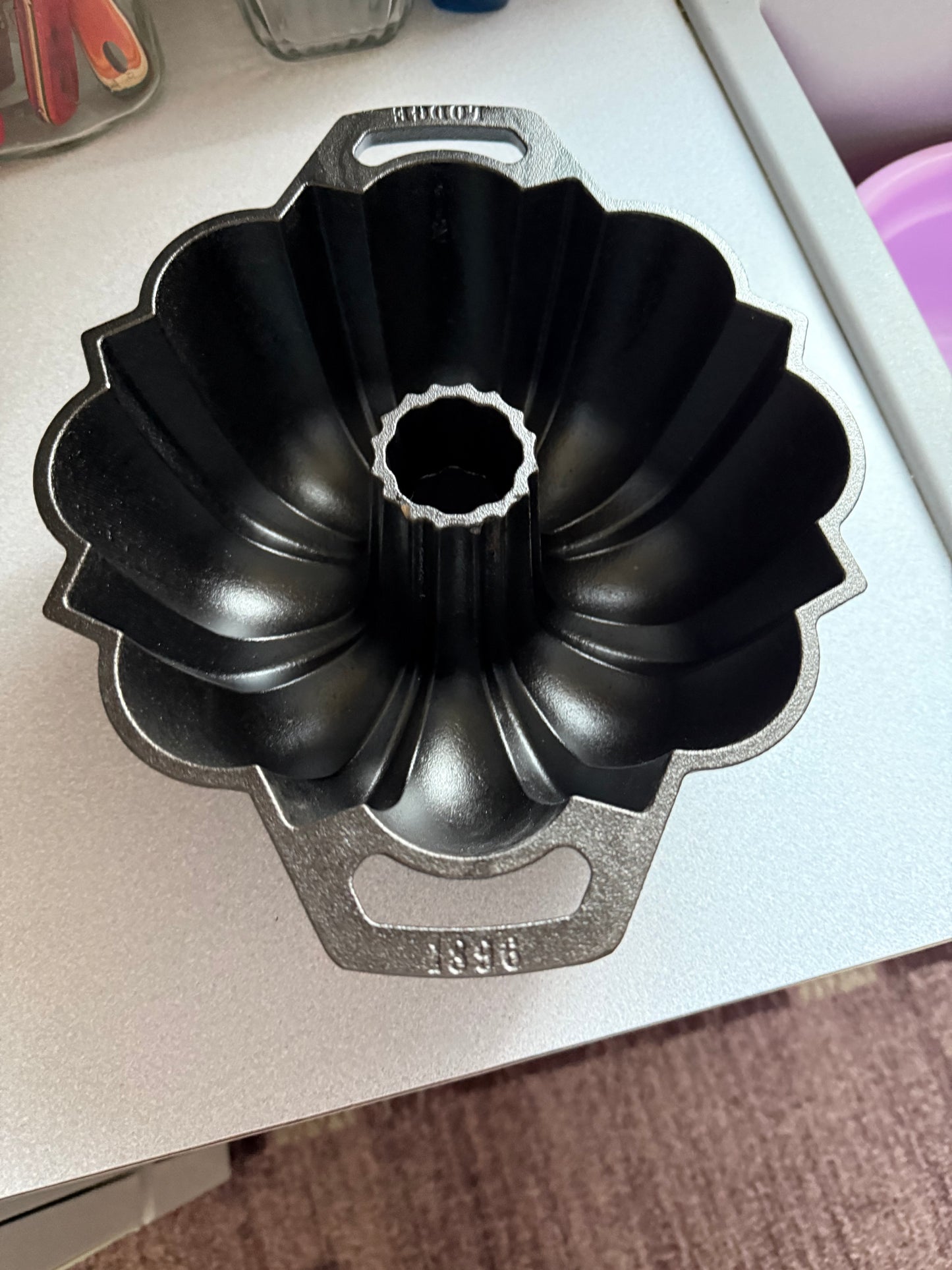 Cast iron FLUTED cake pan